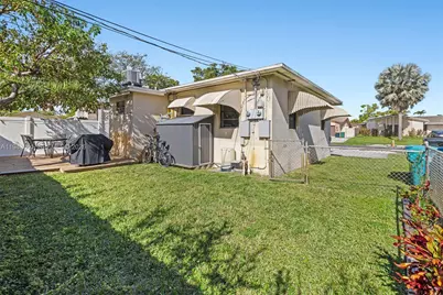 206 SE 5th St #., Dania Beach, FL 33004 - Photo 24