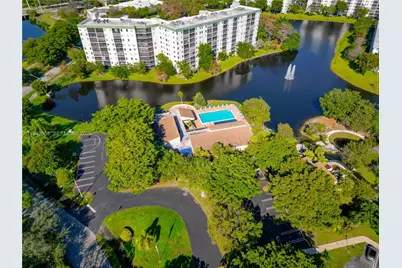 2302 S Cypress Bend Dr #306, Pompano Beach, FL 33069 - Photo 32