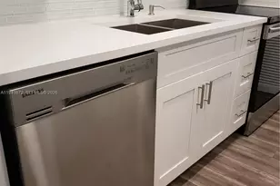 200 Lakeview Dr, Weston, FL 33326 - Photo 2