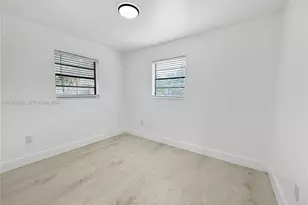 631 N 68th Terrace, Hollywood, FL 33024 - Photo 8