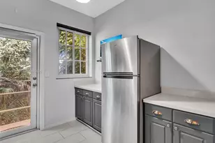 910 Lenox Ave., Miami Beach, FL 33139 - Photo 8