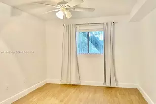 400 Palm Cir W, Pembroke Pines, FL 33025 - Photo 18