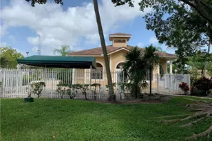 400 Palm Cir W, Pembroke Pines, FL 33025 - Photo 38