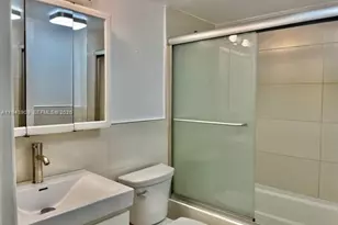 400 Palm Cir W, Pembroke Pines, FL 33025 - Photo 22