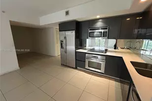 31 SE 6th St, Miami, FL 33131 - Photo 2