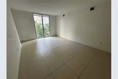 31 SE 6th St #407, Miami, FL 33131 - Photo 6