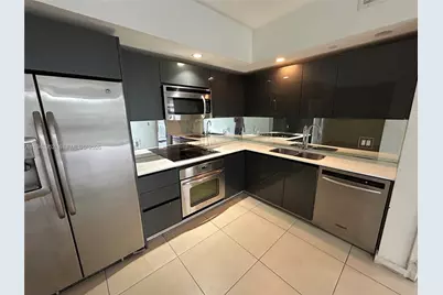 31 SE 6th St #407, Miami, FL 33131 - Photo 2