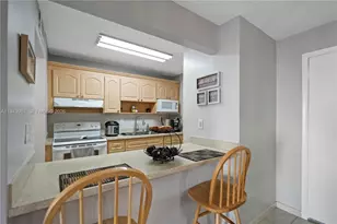 4670 W 13th Ln, Hialeah, FL 33012 - Photo 8