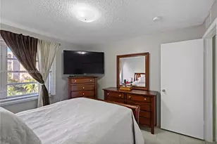 4670 W 13th Ln, Hialeah, FL 33012 - Photo 18