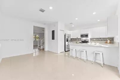 3386 W 106th Ter, Hialeah, FL 33018 - Photo 10