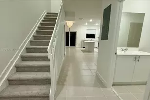 2617 SE 27th Dr, Homestead, FL 33035 - Photo 2