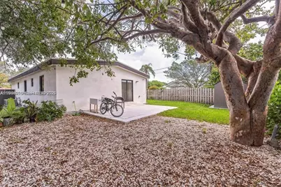 944 NW 64th St, Miami, FL 33150 - Photo 16