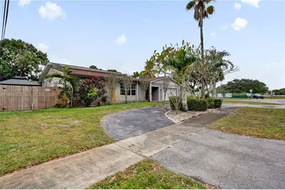 5380 SW 8th Ct, Plantation, FL 33317 - Photo 2