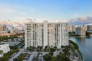 2801 NE 183rd St, Aventura, FL 33160 - Photo 22