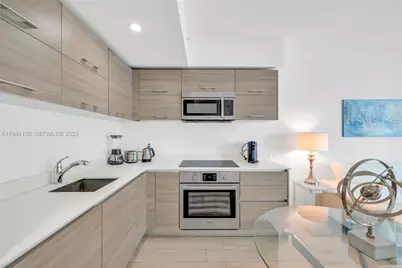 1300 S Miami Ave #1208, Miami, FL 33130 - Photo 10