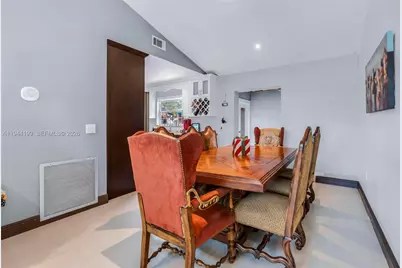 8330 NW 3rd St, Pembroke Pines, FL 33024 - Photo 6