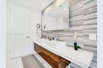 1100 Biscayne Blvd #4001, Miami, FL 33132 - Photo 10