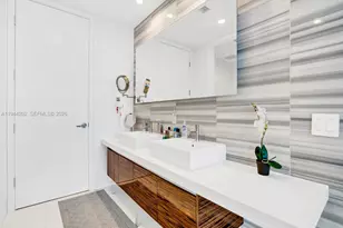 1100 Biscayne Blvd, Miami, FL 33132 - Photo 10