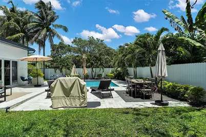 660 NE 121st St, Biscayne Park, FL 33161 - Photo 36