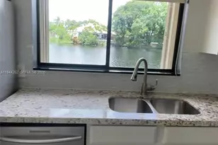 242 Wimbledon Lake Dr, Plantation, FL 33324 - Photo 8