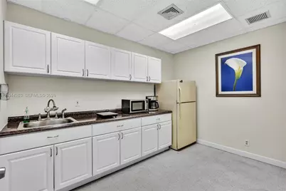 2021 Coolidge St #102, Hollywood, FL 33020 - Photo 18