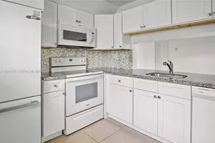 606 Gardens Dr, Pompano Beach, FL 33069 - Photo 14