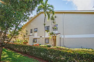 606 Gardens Dr, Pompano Beach, FL 33069 - Photo 2