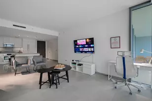 68 SE 6th St, Miami, FL 33131 - Photo 4