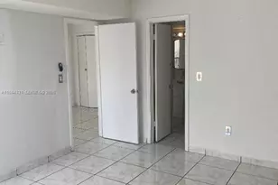 4717 NW 7th St, Miami, FL 33126 - Photo 12