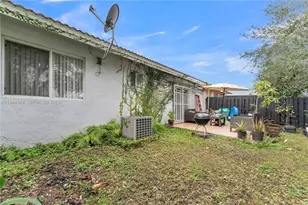 8255 NW 186th St, Hialeah, FL 33015 - Photo 32