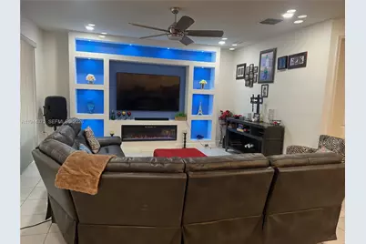 3855 Carrick Bend Dr, Kissimmee, FL 34746 - Photo 2