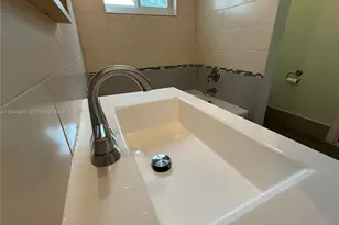 823 NW 208th Terrace, Pembroke Pines, FL 33029 - Photo 10