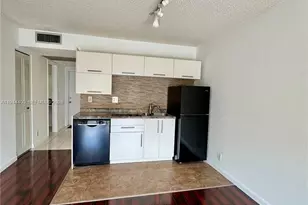 9330 Lagoon Pl, Davie, FL 33324 - Photo 4