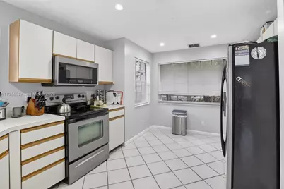 9481 Oak Grove Cir, Davie, FL 33328 - Photo 18