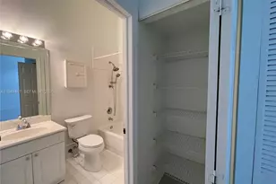 7851 NW 6th St, Pembroke Pines, FL 33024 - Photo 14
