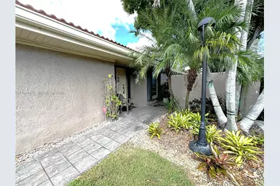 2001 S Saint Andrews Rd #121, Hollywood, FL 33021 - Photo 14