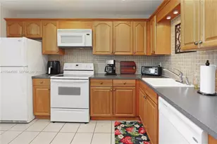 1425 Atlantic Shores Blvd, Hallandale Beach, FL 33009 - Photo 2