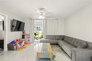 400 SE 10th St, Deerfield Beach, FL 33441 - Photo 8