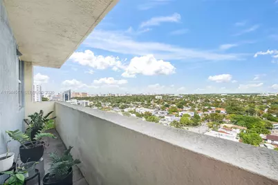 3000 Coral Way #1409, Miami, FL 33145 - Photo 12