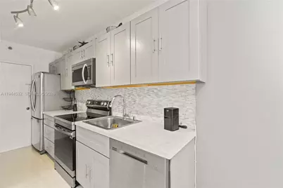 100 Lincoln Rd #501, Miami Beach, FL 33139 - Photo 6