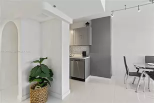 100 Lincoln Rd, Miami Beach, FL 33139 - Photo 8