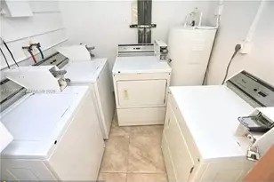 410 SE 2nd St, Hallandale Beach, FL 33009 - Photo 20