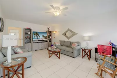 800 SW 11th Ave #9A, Hallandale Beach, FL 33009 - Photo 2