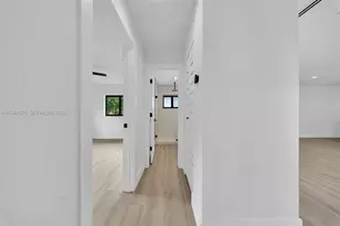 12860 NE 10th Ave, North Miami, FL 33161 - Photo 16