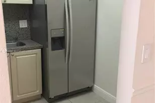 9403 SW 76th St, Miami, FL 33173 - Photo 4