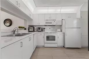 10208 NW 24th Pl, Sunrise, FL 33322 - Photo 6