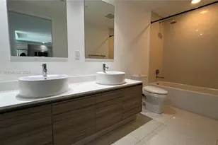 121 NE 34th St, Miami, FL 33137 - Photo 12