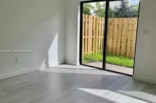 241 SW 159th Ct, Pembroke Pines, FL 33027 - Photo 10