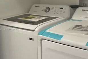 241 SW 159th Ct, Pembroke Pines, FL 33027 - Photo 14