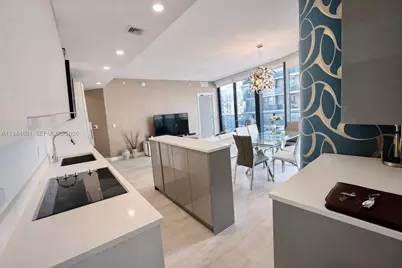 45 SW 9th St #3008, Miami, FL 33130 - Photo 2